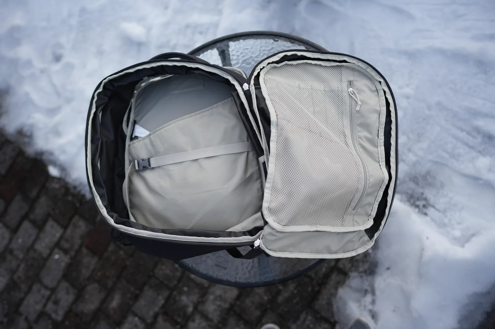 Osprey Daylite 26+6 fully opened in clamshell style showing both compartments