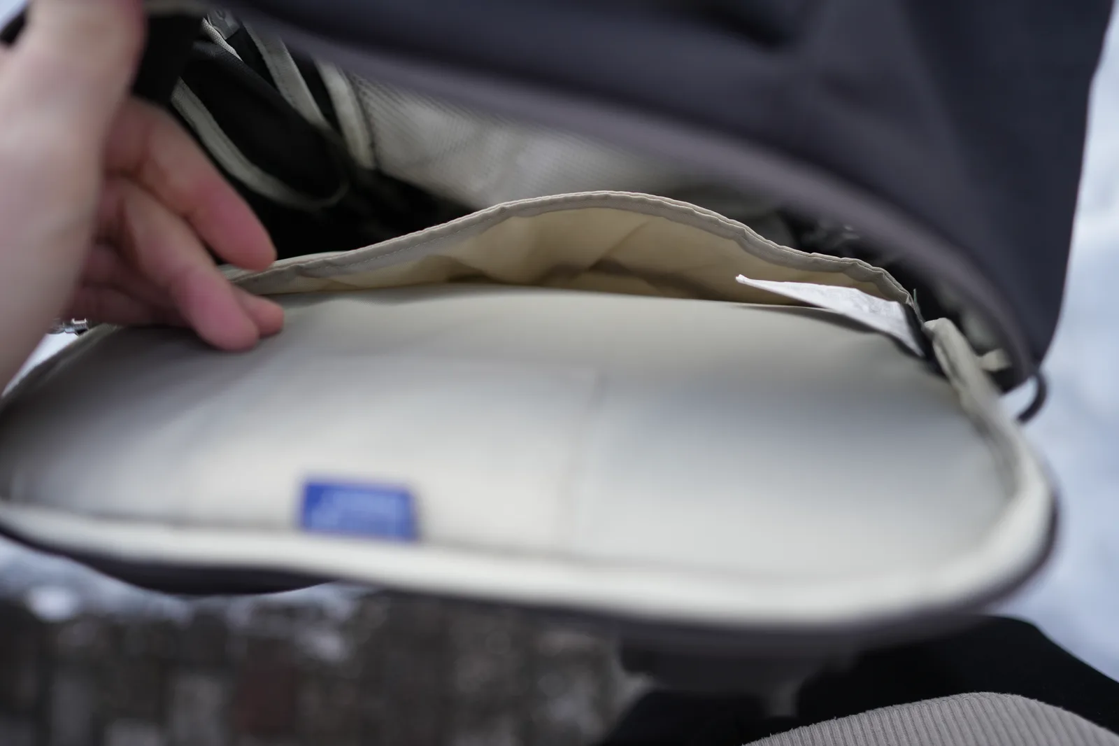 Osprey Daylite 26+6 laptop sleeve interior with bluesign product label