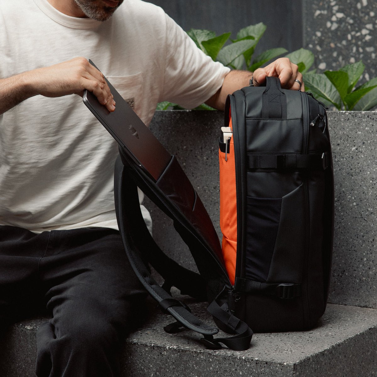 Stubble and Co Hybrid 30L laptop compartment with false bottom protection