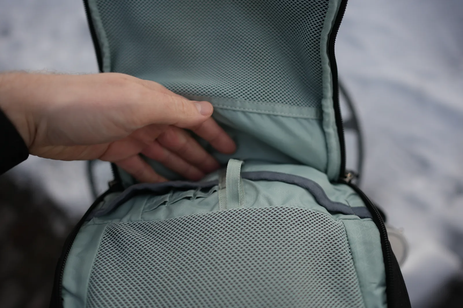 Thule Chasm 26L front organizer elastic pen loops and slip pockets