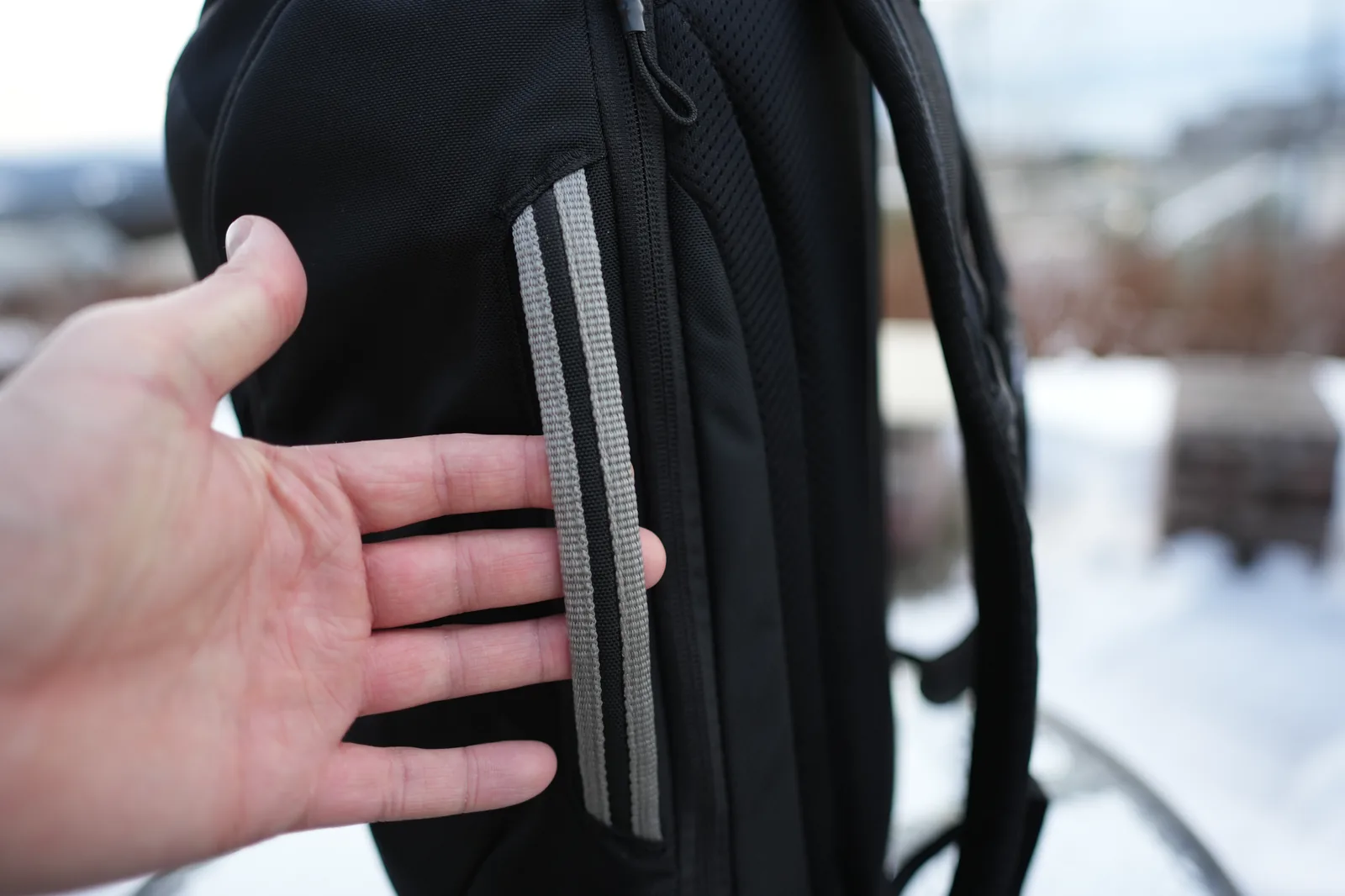 Thule Chasm 26L reflective safety detail on side panel