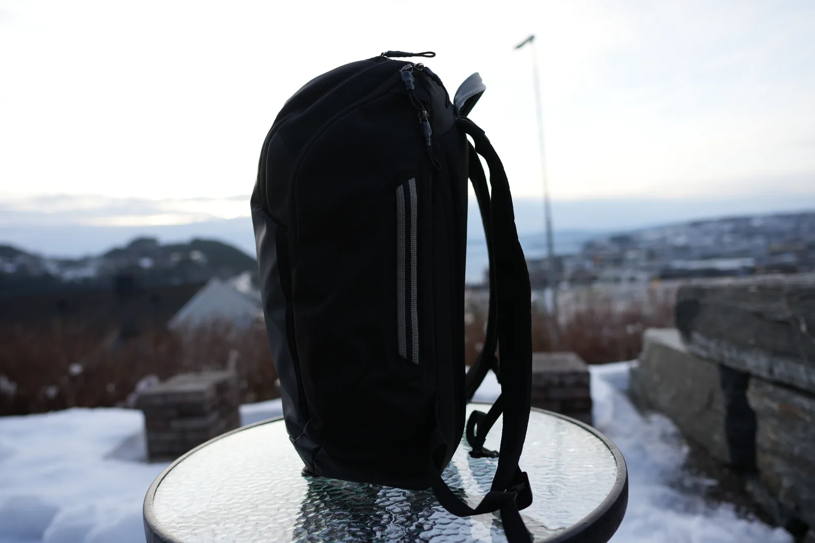 Thule Chasm 26L side view showing reflective safety strips