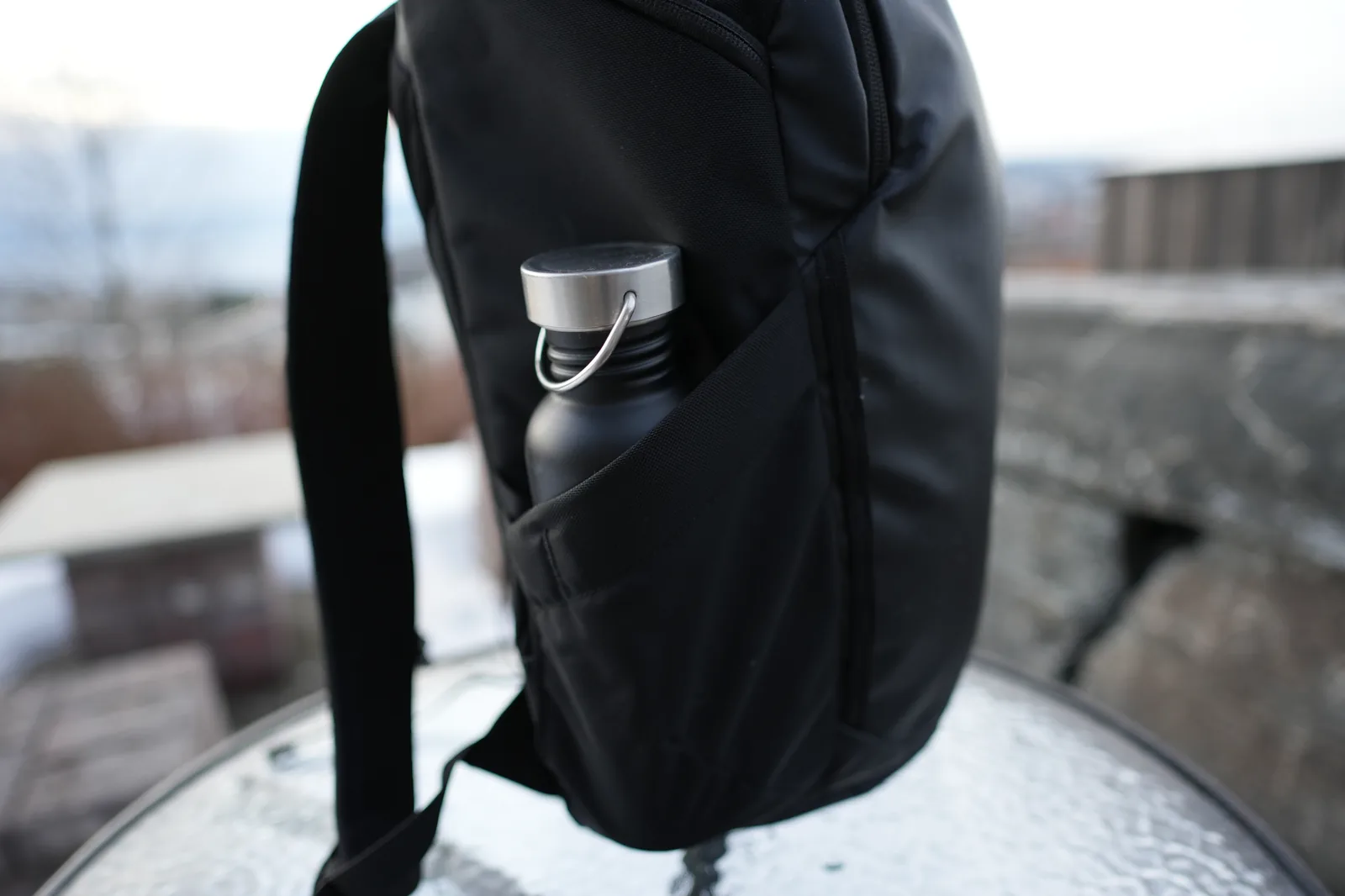 Thule Chasm 26L expandable side water bottle pocket with bottle