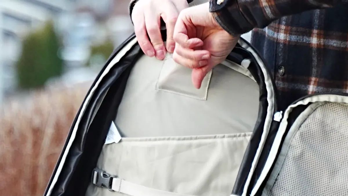 Osprey Daylite 26+6 interior mesh pocket and organization detail