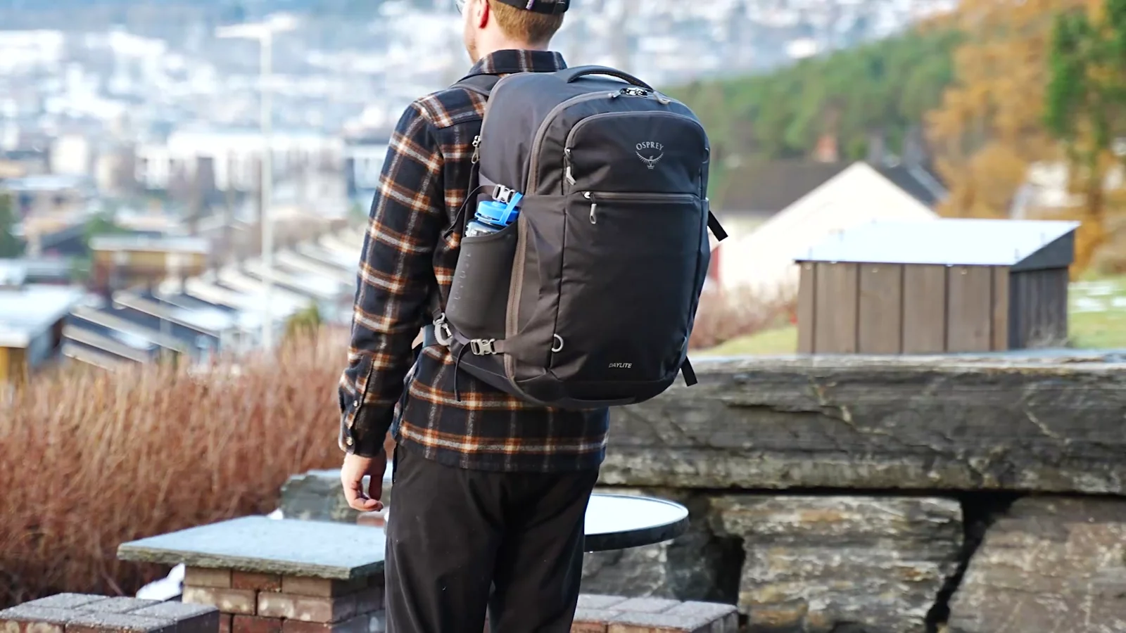 Person wearing the Osprey Daylite 44 backpack overlooking a cityscape